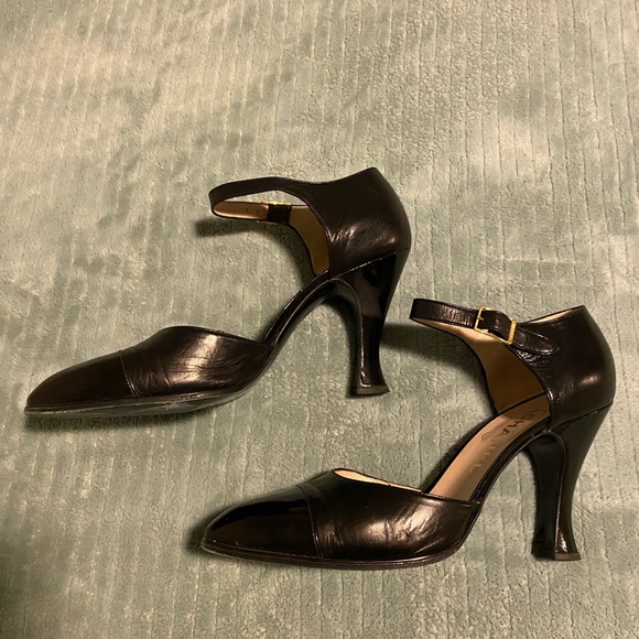 COPY - 90’s vintage 1995 Chanel pointed cap toe black pump 39✨ DUST BAG - Picture 6 of 12